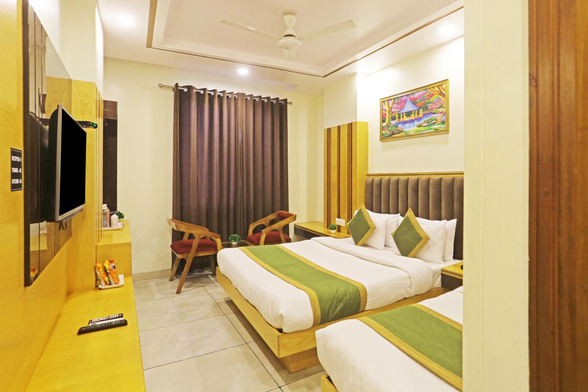 Aman Imperial Just A Minute Away From Railway Station And Connaught Place