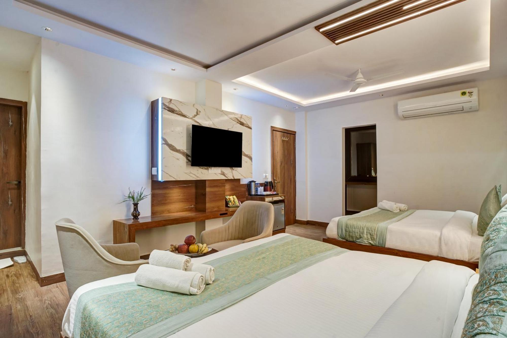 Saina International Hotel 4*