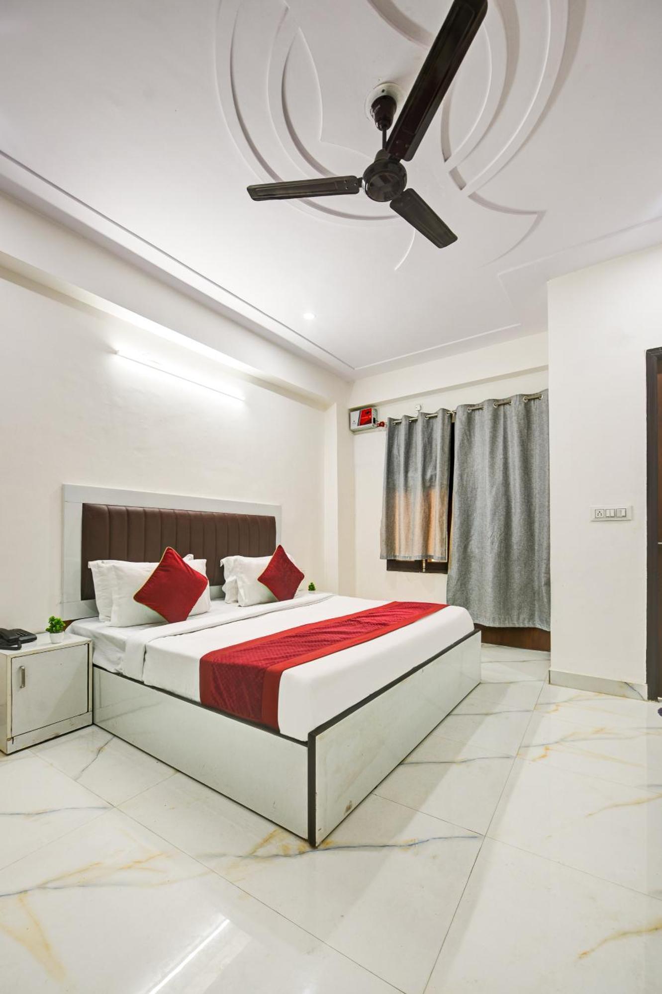 Hotel Krishna Tower 3*
