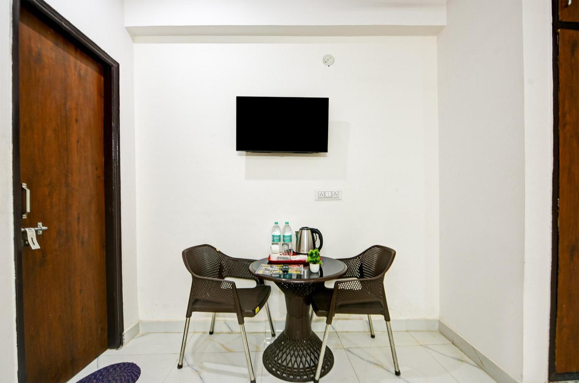 Hotel Krishna Tower 3*