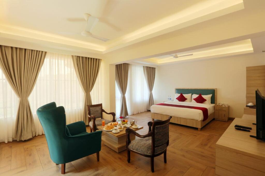 Airport Luxury Hotel