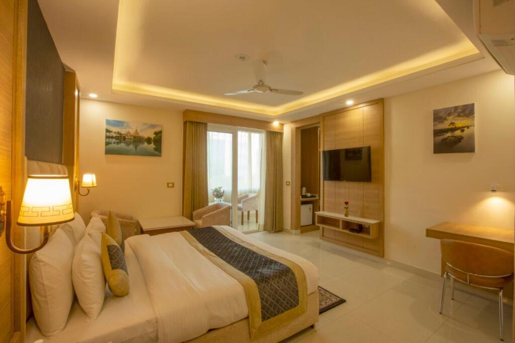 Airport Luxury Hotel 4*