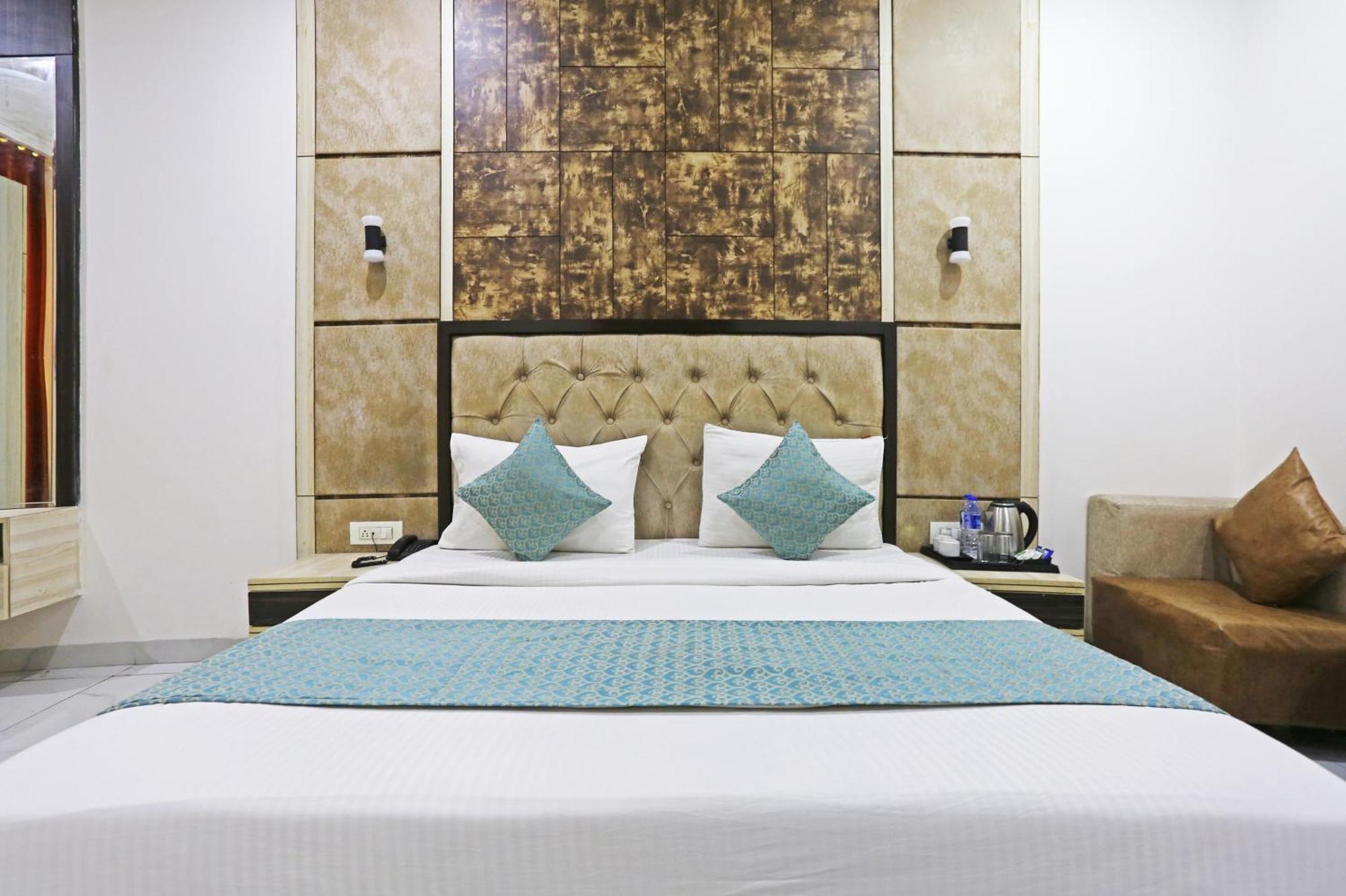 Hotel Hotel Shyam International - Near Terminal 3 Delhi Airport With - Free Airport Pickup And Drop 3*