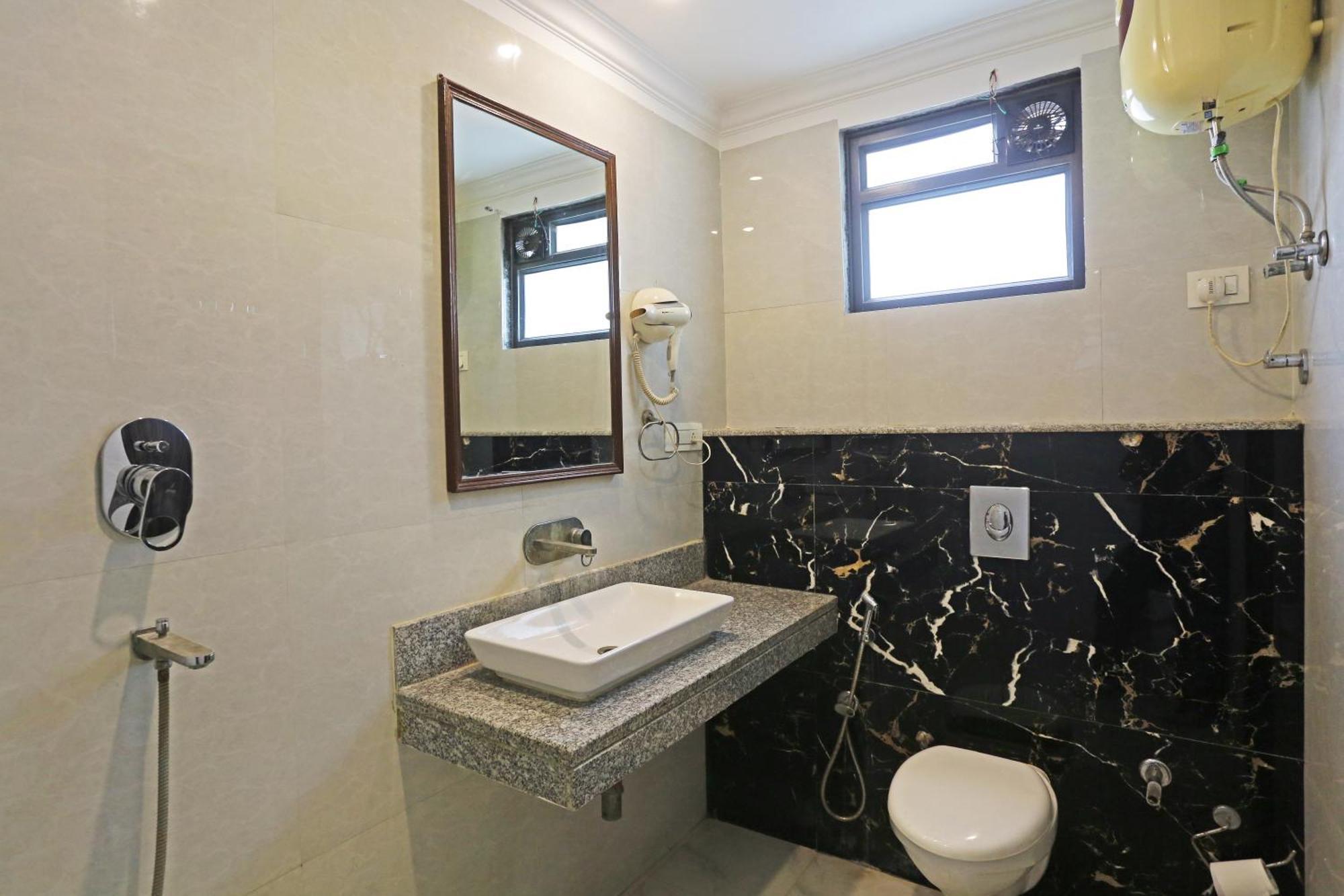 Hotel Shyam International - Near Terminal 3 Delhi Airport With - Free Airport Pickup And Drop Hotel 3*