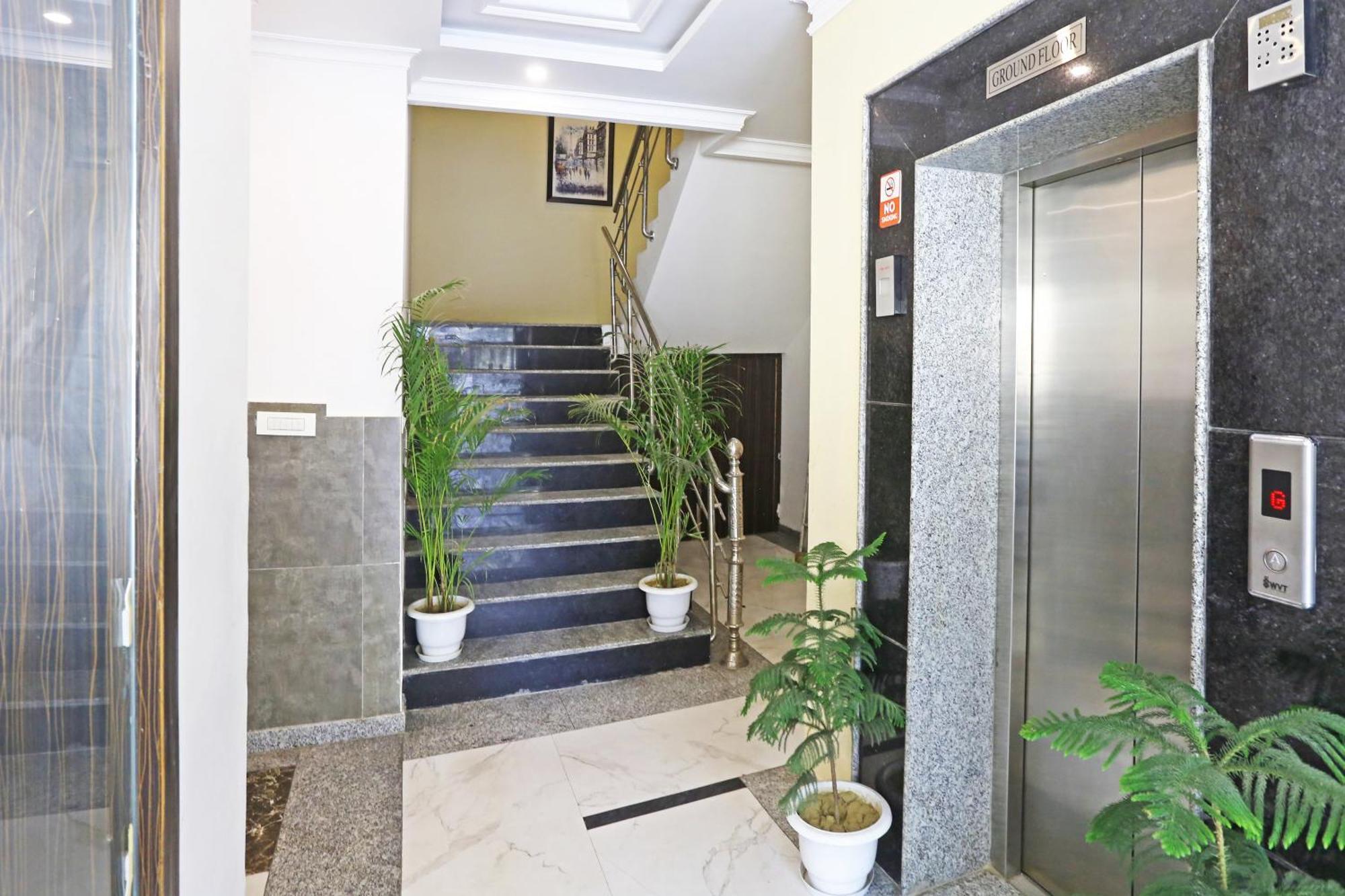 Hotel Shyam International - Near Terminal 3 Delhi Airport With - Free Airport Pickup And Drop 3*