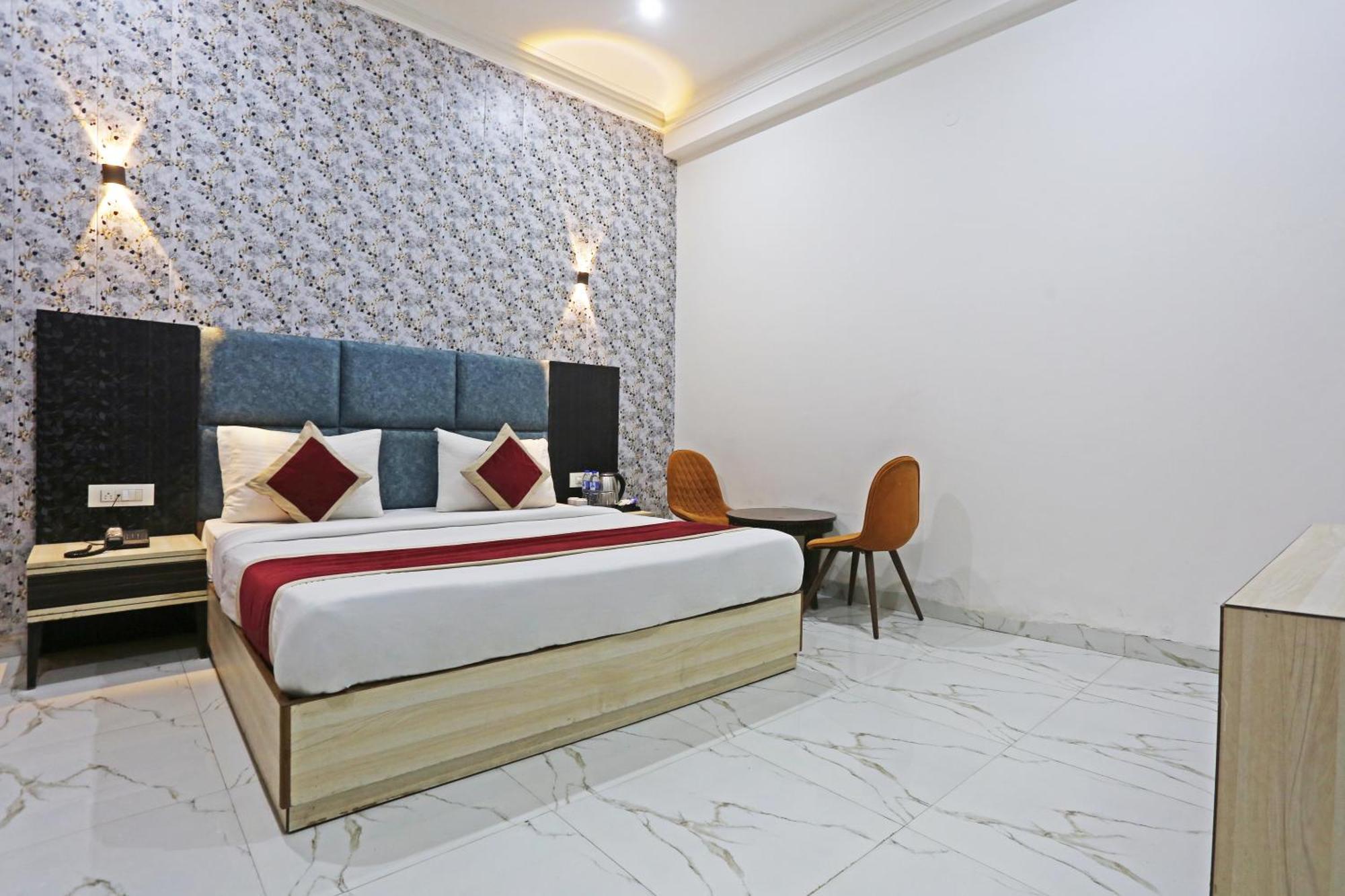Hotel Shyam International - Near Terminal 3 Delhi Airport With - Free Airport Pickup And Drop 3*