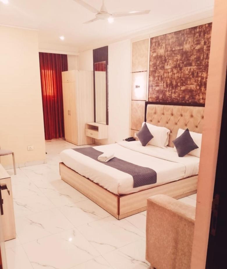 Hotel Shyam International - Near Terminal 3 Delhi Airport With - Free Airport Pickup And Drop Hotel