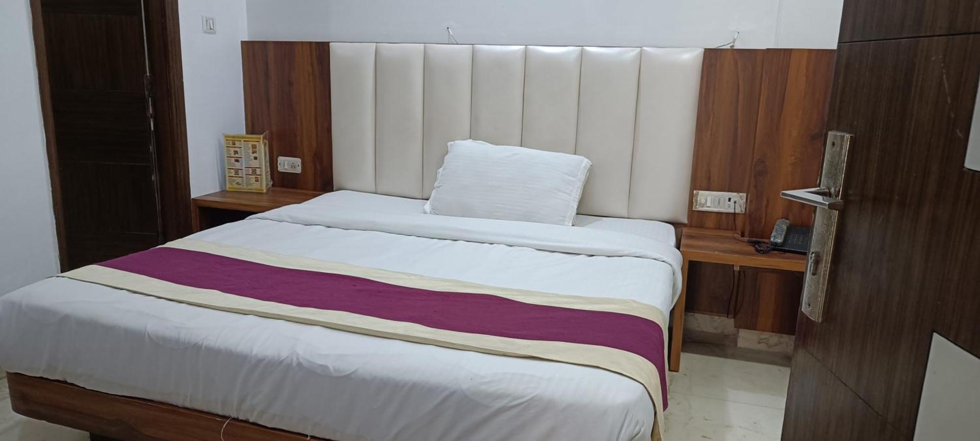 Family Leo Hotel New Delhi