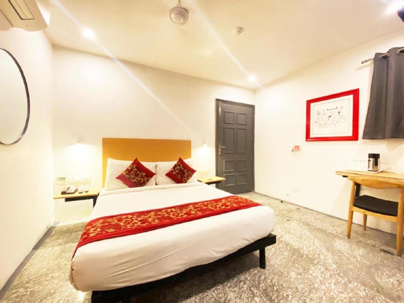 Hotel Empire At Janakpuri 