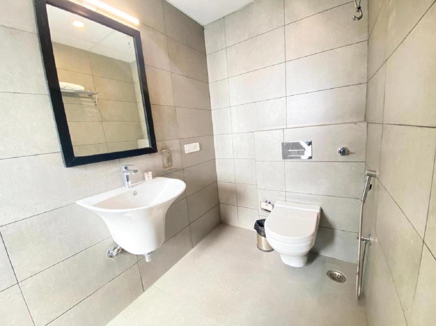 Hotel Empire At Janakpuri 