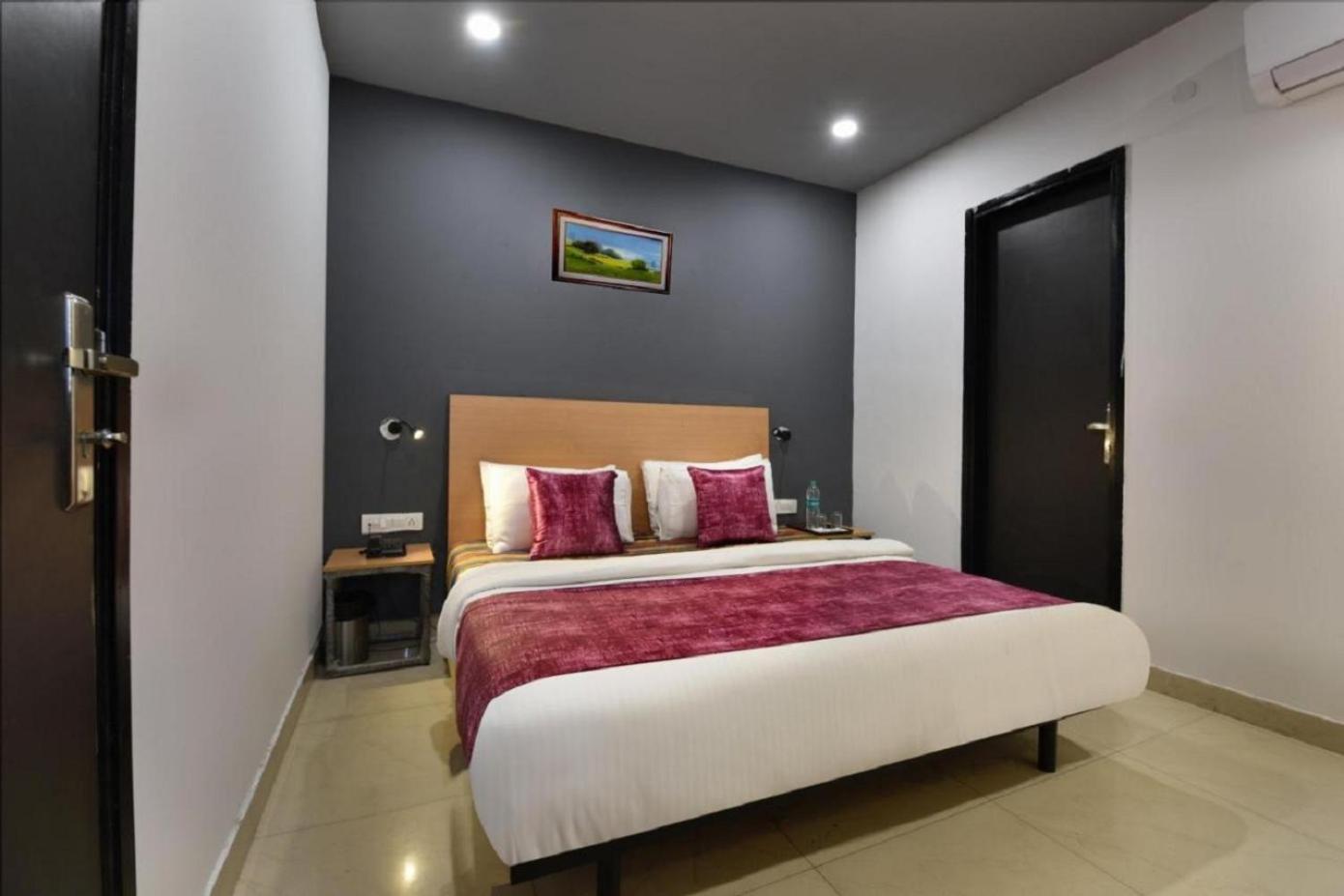 Empire At Janakpuri 