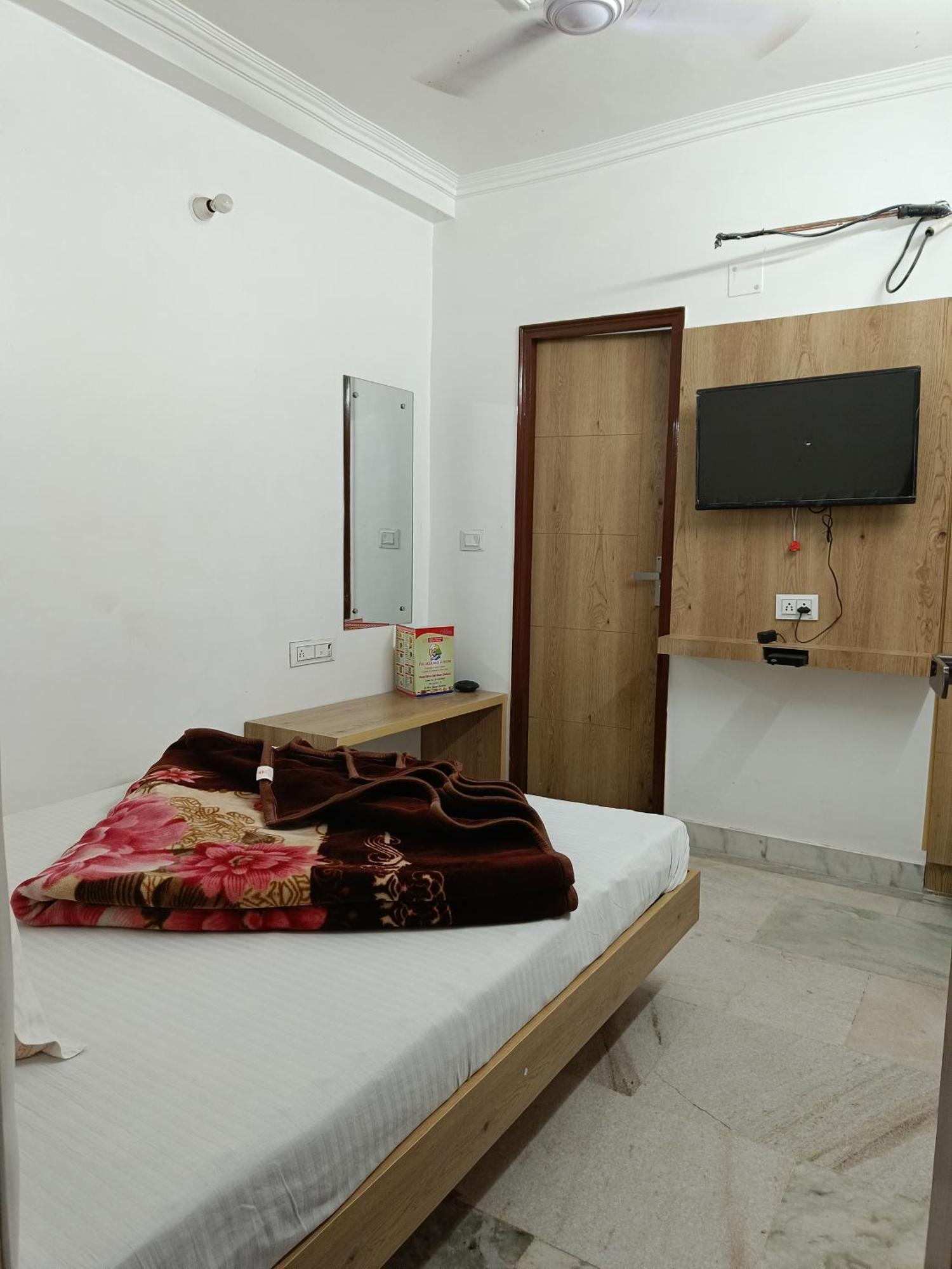 Hotel Family Leo New Delhi