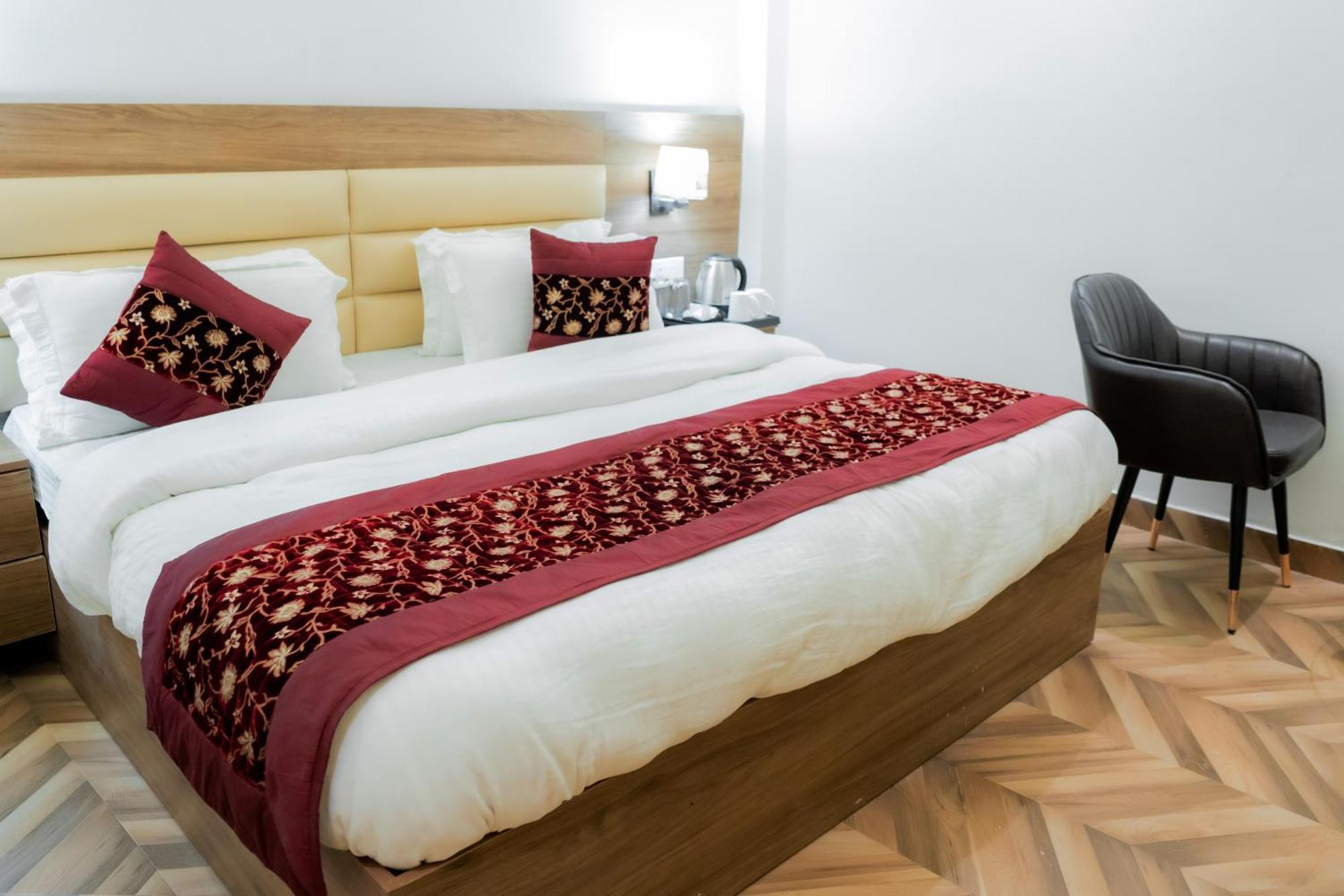 The Sunrise Vista Nizamuddin 3*