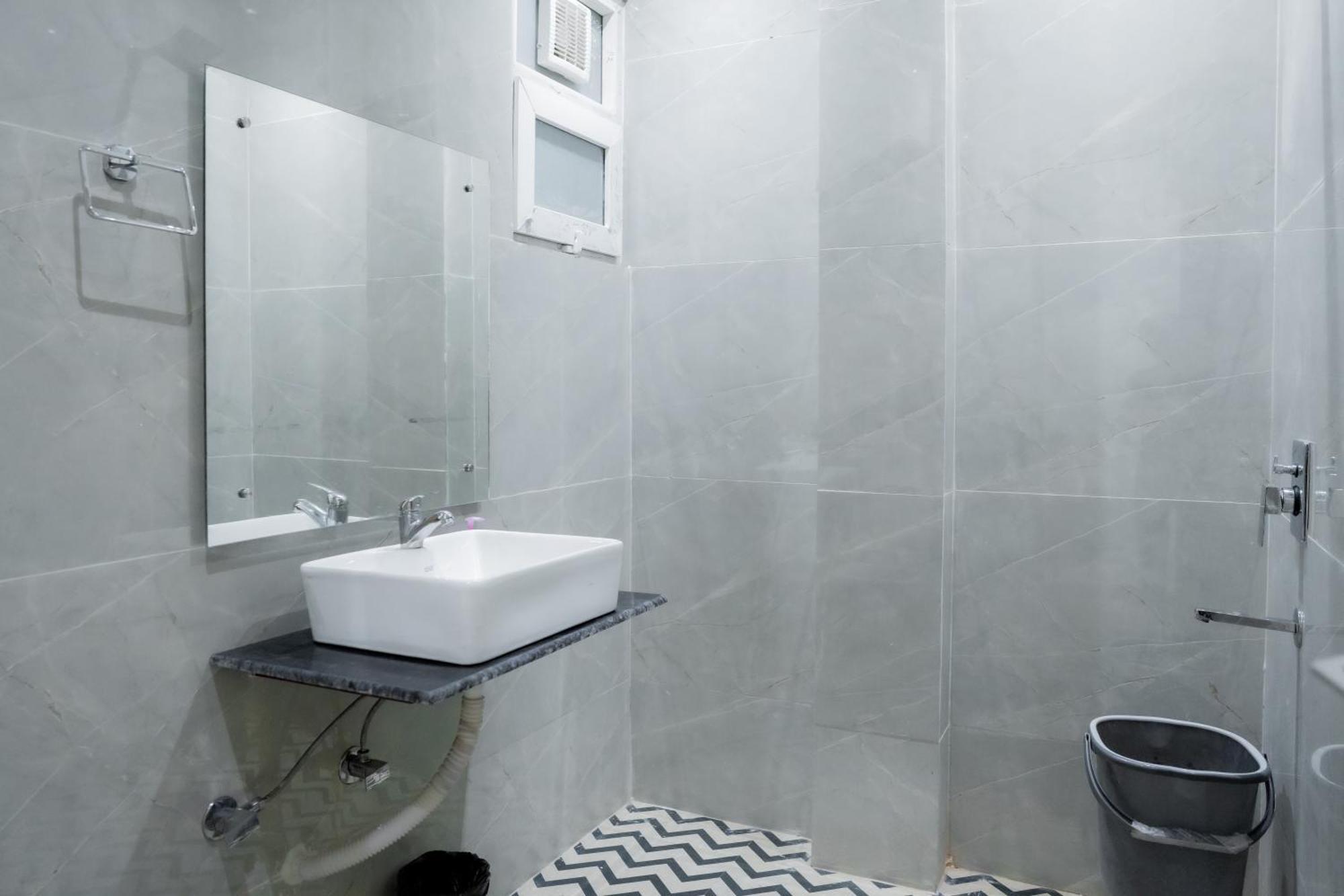 The Sunrise Vista Nizamuddin Hotel 3*