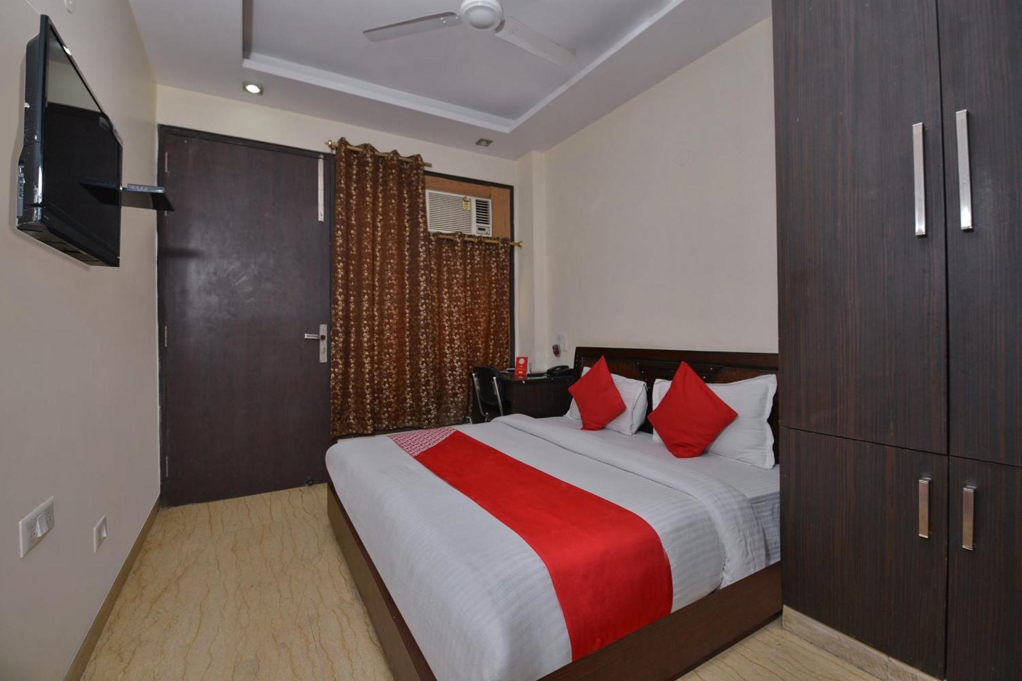 Collection O Lotus Hotel