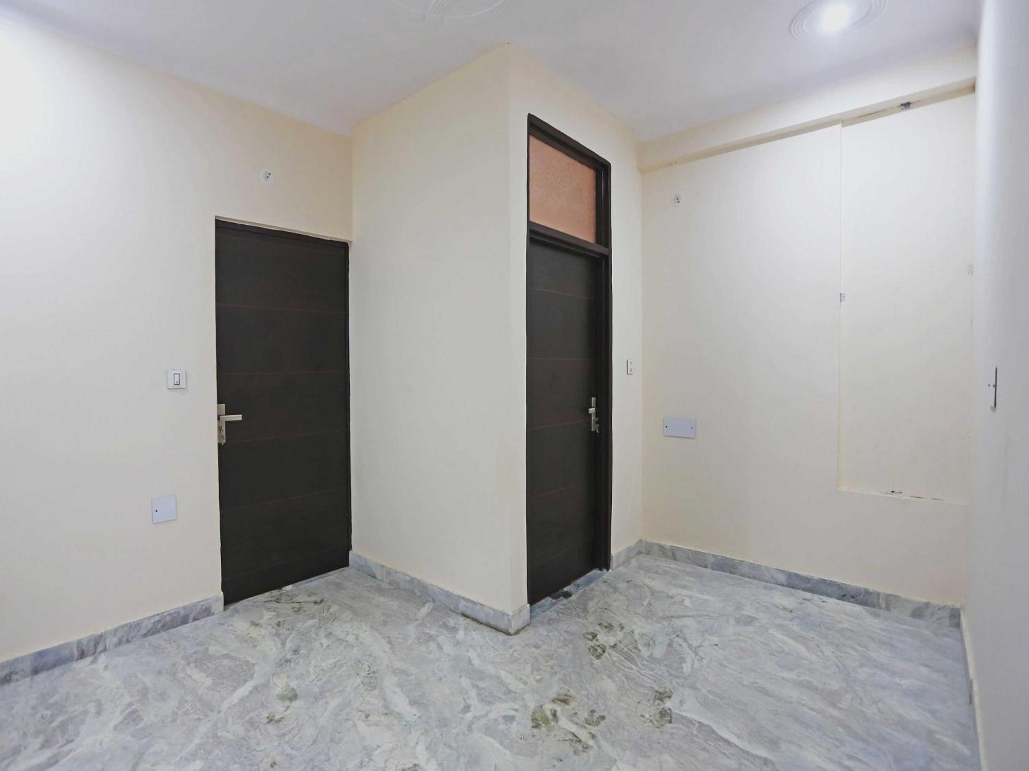 Hotel O Lal Residency