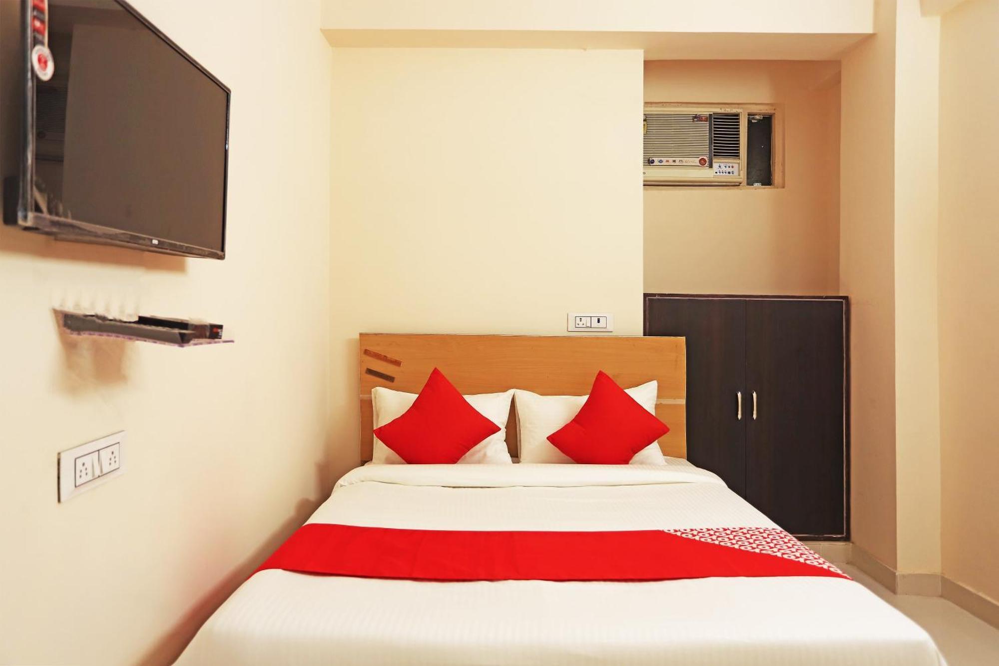 Hotel O Lal Residency