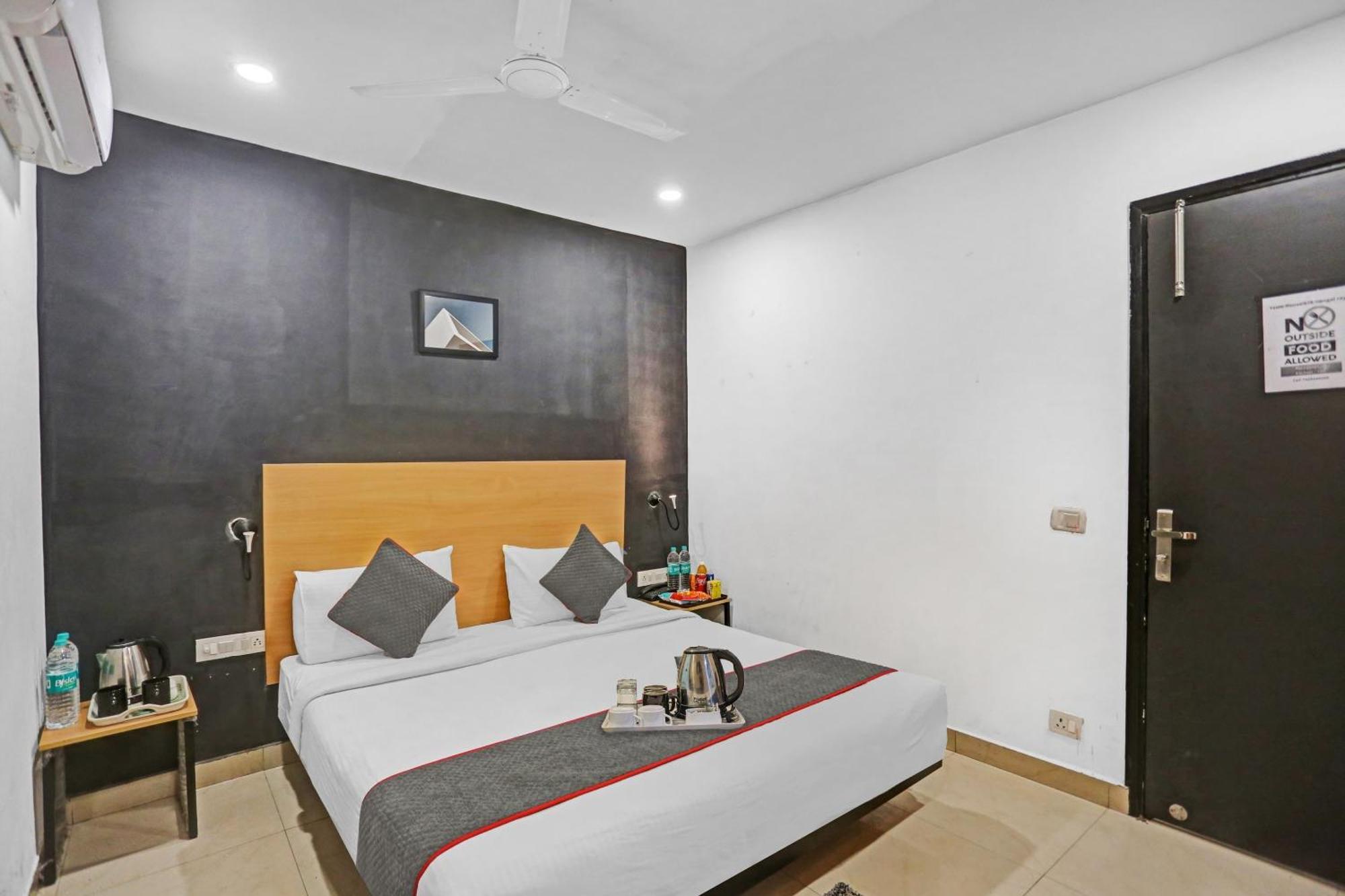 Townhouse Nangal Raya Pankha Road Hotel