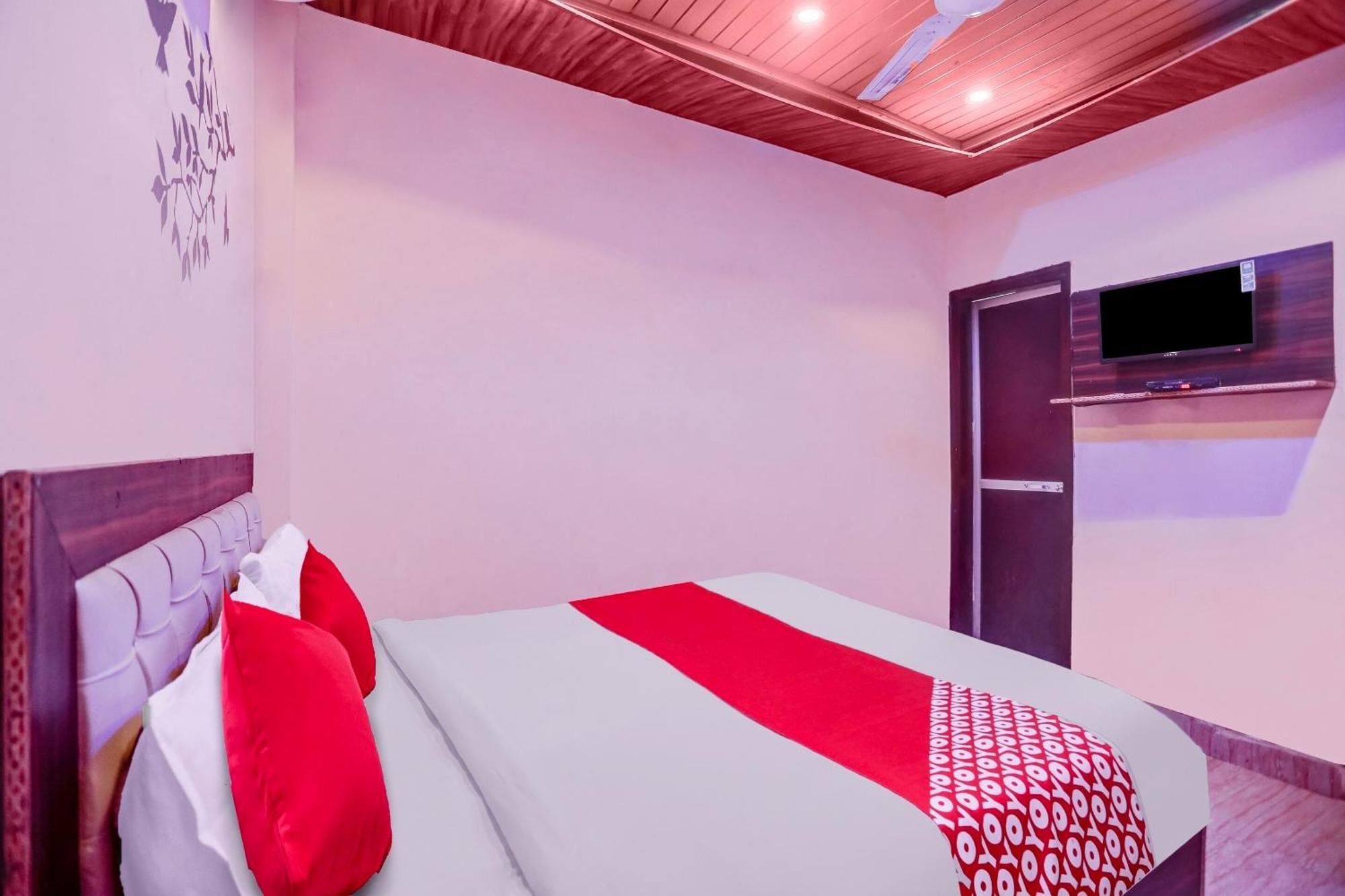 O Flgship International Paradis Near Fg Moters Usmaanpur 3rd Pusta Hotel
