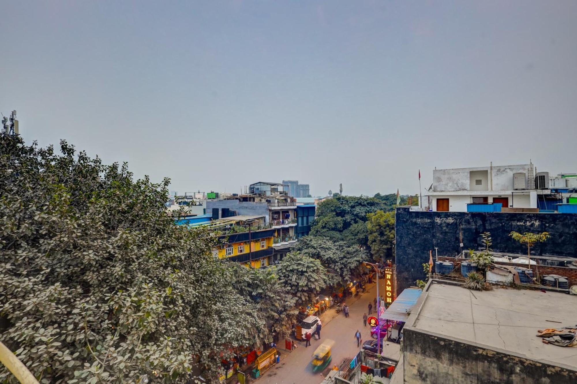 Hotel Metropolis Tourist At Near Ramakrishna Ashram Marg Metro Station Nova Deli