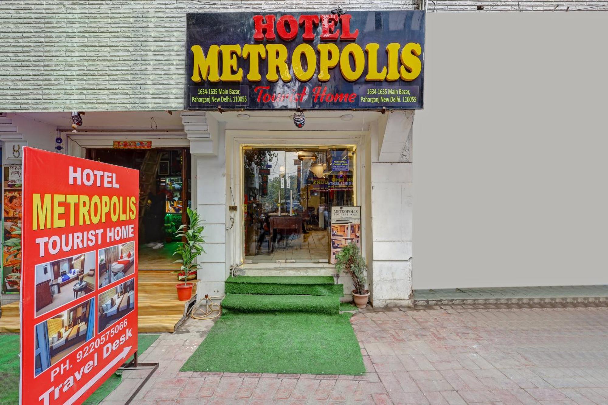 Metropolis Tourist At Near Ramakrishna Ashram Marg Metro Station