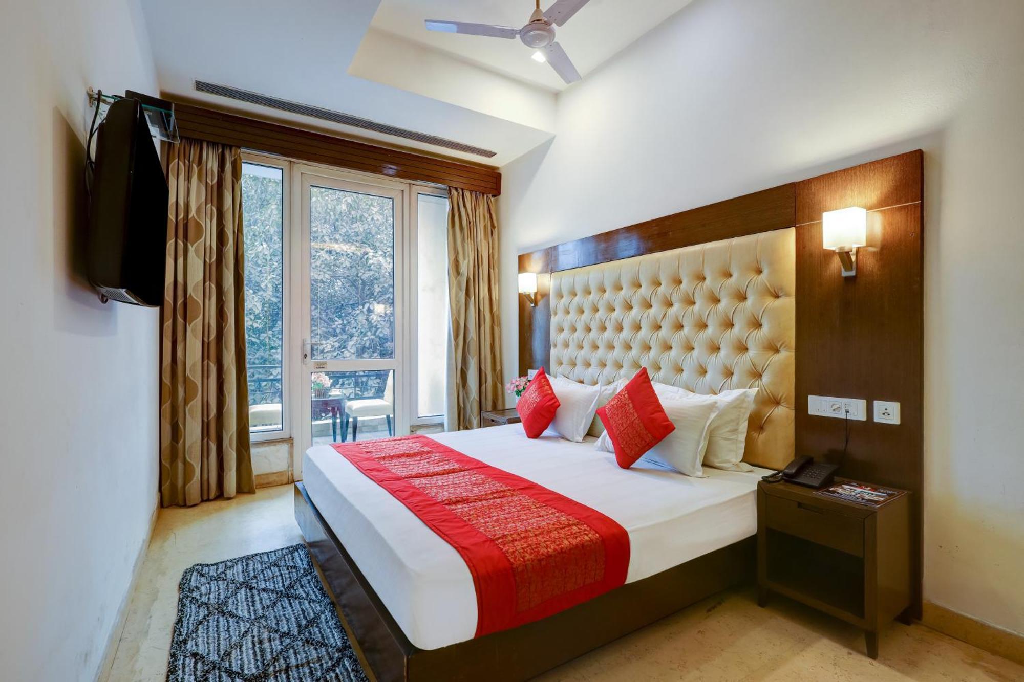 Hotel Metropolis Tourist At Near Ramakrishna Ashram Marg Metro Station 3*