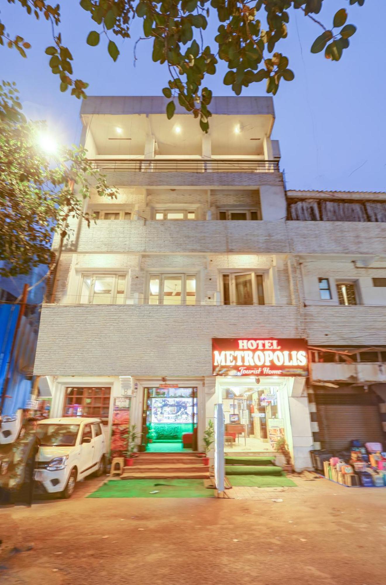 Metropolis Tourist At Near Ramakrishna Ashram Marg Metro Station Hotel