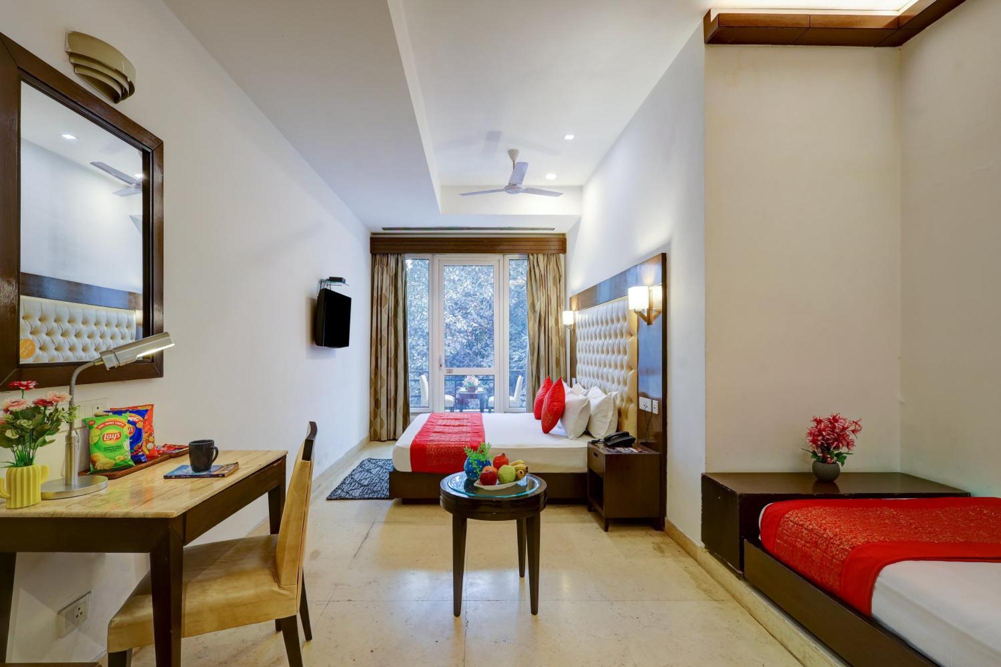 Metropolis Tourist At Near Ramakrishna Ashram Marg Metro Station Hotel 3*