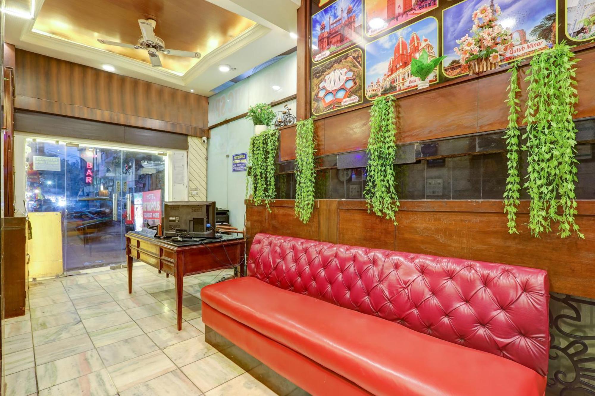 Metropolis Tourist At Near Ramakrishna Ashram Marg Metro Station 3*