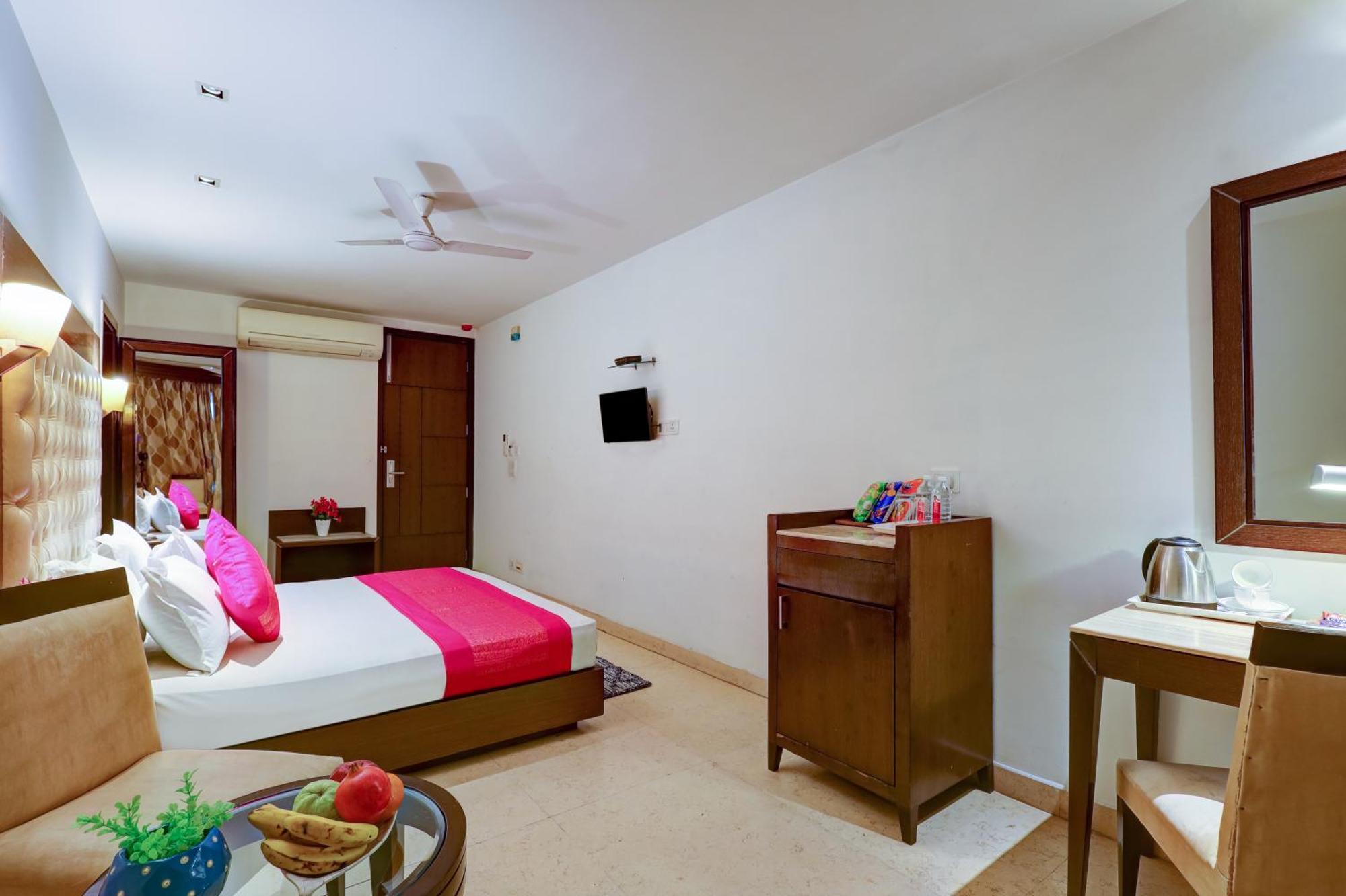 Hotel Metropolis Tourist At Near Ramakrishna Ashram Marg Metro Station