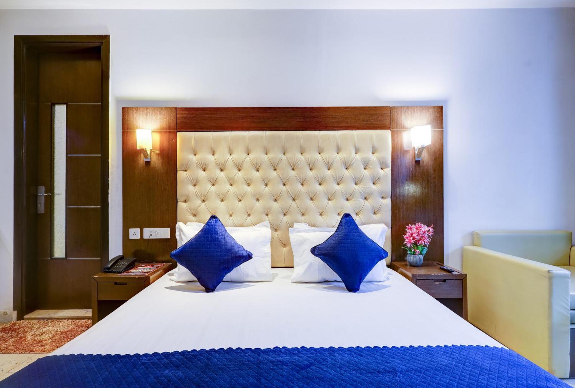 Hotel Metropolis Tourist At Near Ramakrishna Ashram Marg Metro Station 3*