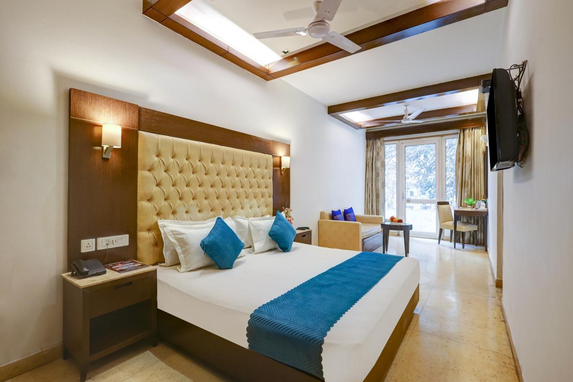 Metropolis Tourist At Near Ramakrishna Ashram Marg Metro Station Hotel