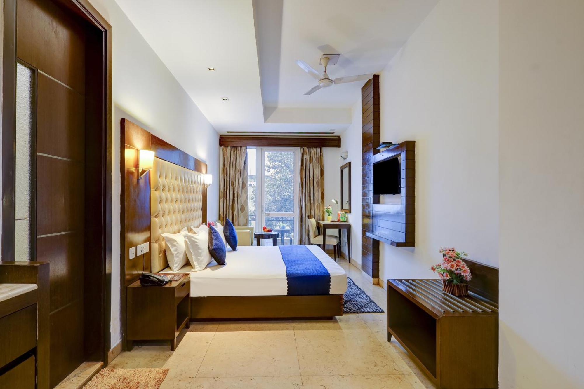 Metropolis Tourist At Near Ramakrishna Ashram Marg Metro Station Hotel 3*