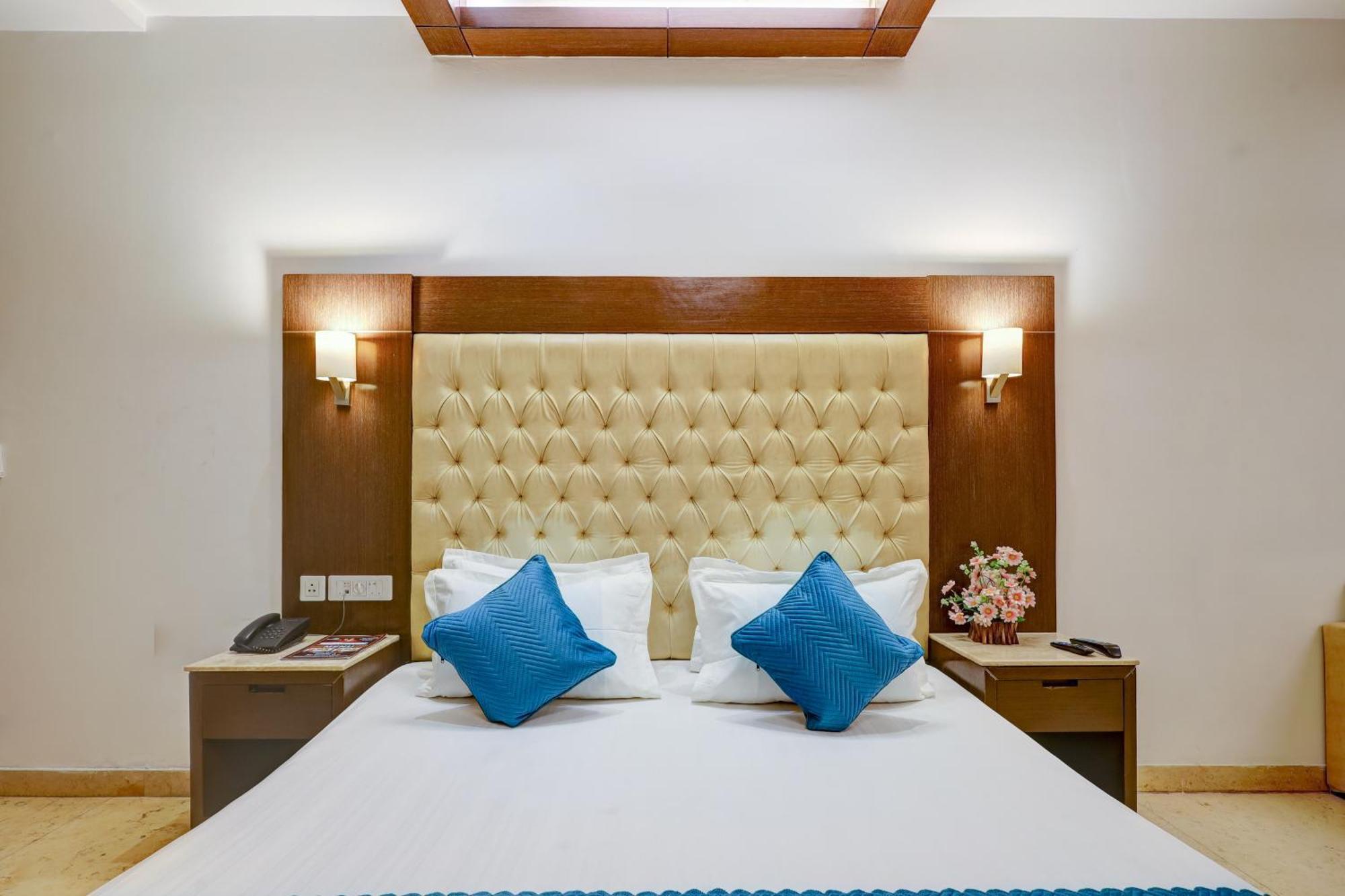 Hotel Metropolis Tourist At Near Ramakrishna Ashram Marg Metro Station Nova Deli