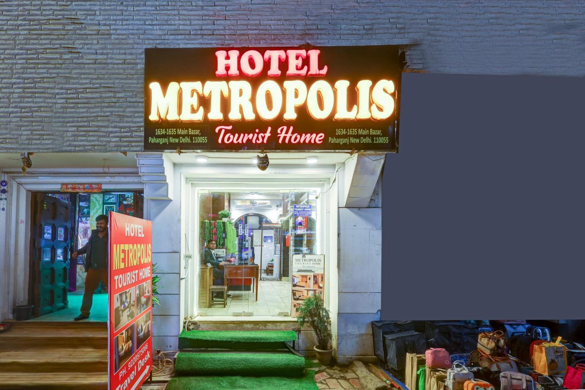 Metropolis Tourist At Near Ramakrishna Ashram Marg Metro Station 3*
