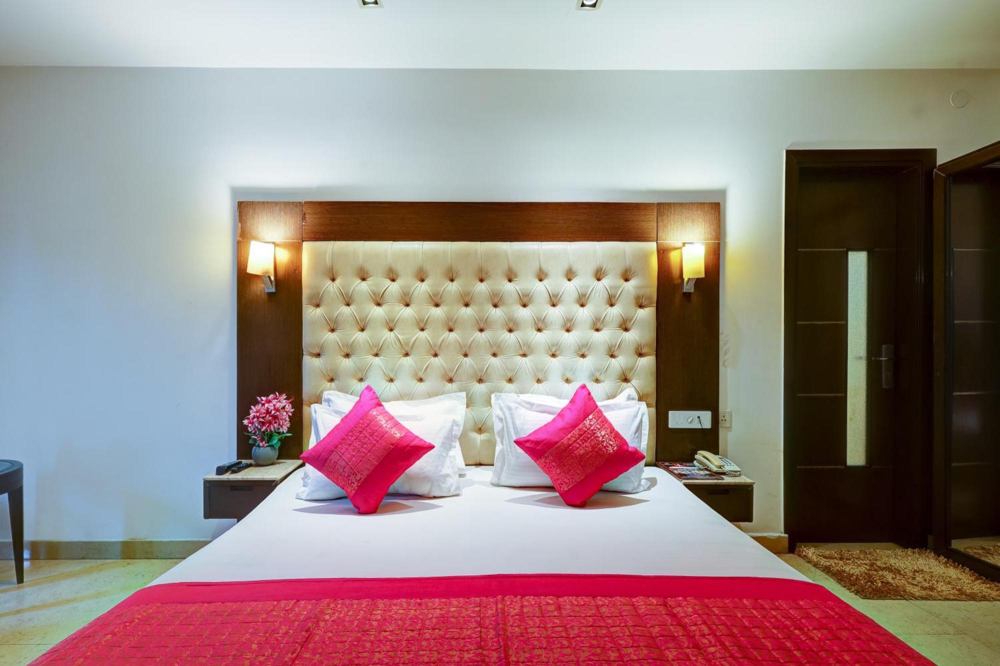 Metropolis Tourist At Near Ramakrishna Ashram Marg Metro Station Hotel 3*