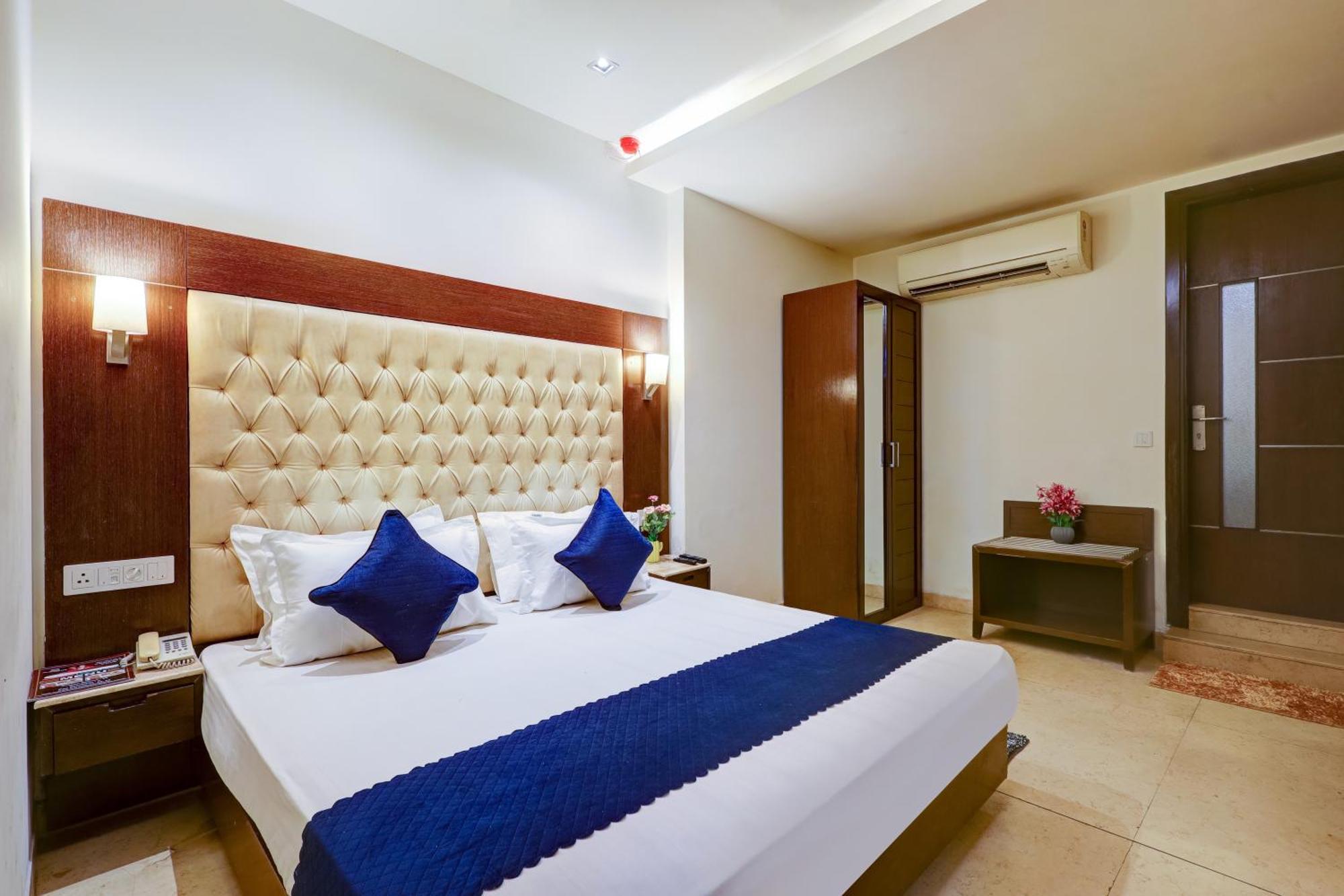 Metropolis Tourist At Near Ramakrishna Ashram Marg Metro Station 3* Nova Deli