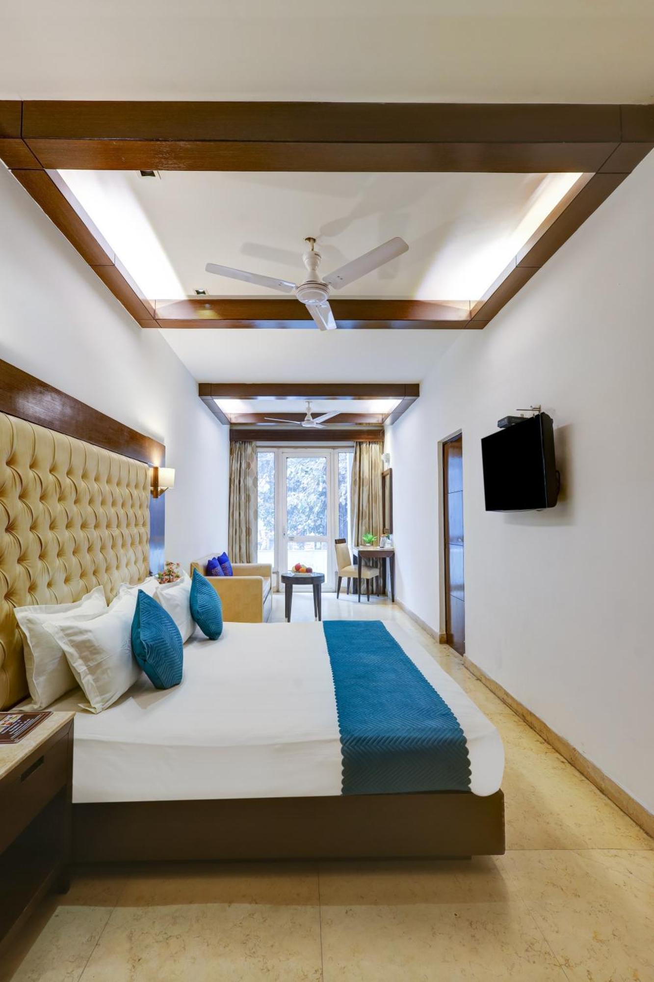 Hotel Metropolis Tourist At Near Ramakrishna Ashram Marg Metro Station