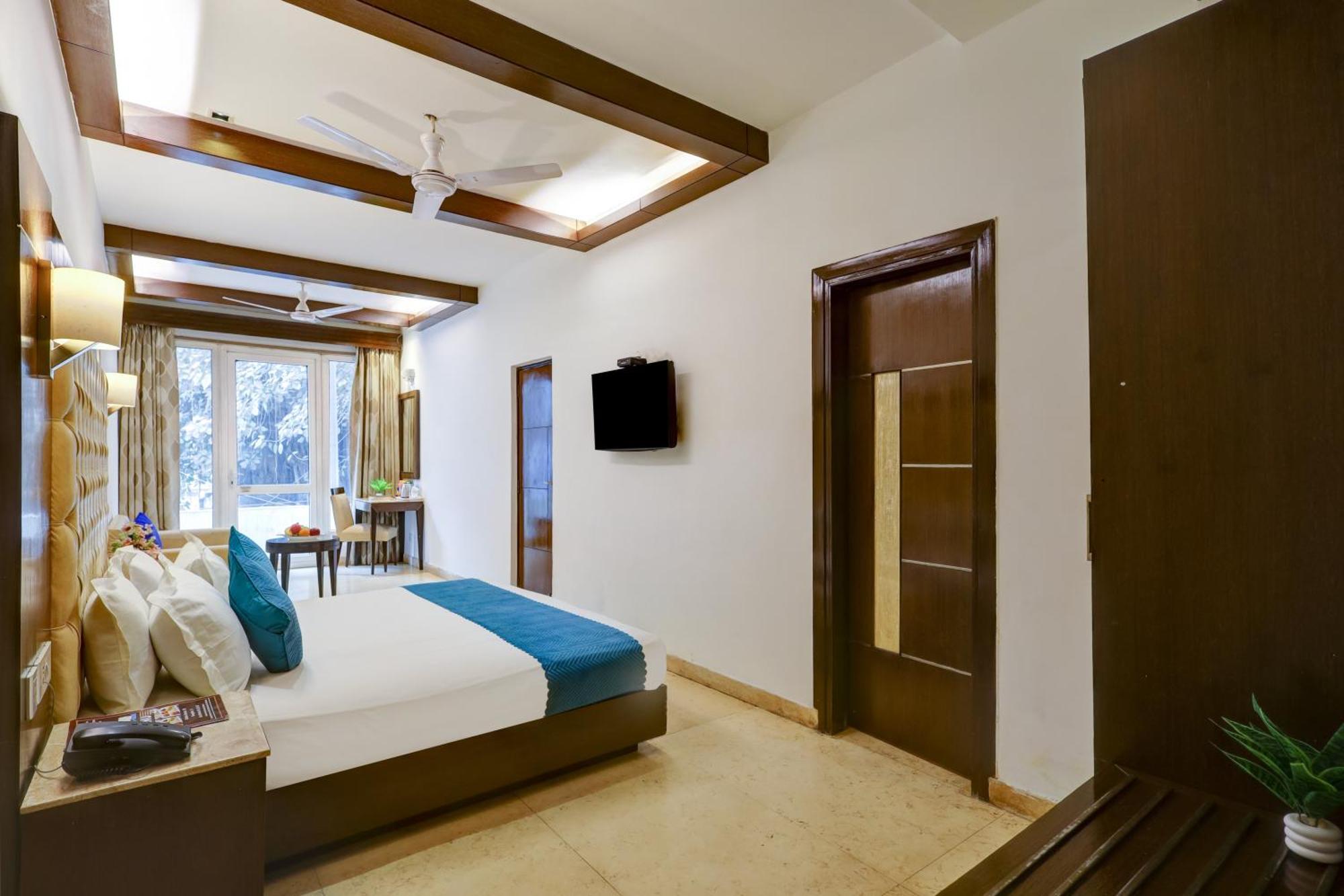 Hotel Metropolis Tourist At Near Ramakrishna Ashram Marg Metro Station Nova Deli