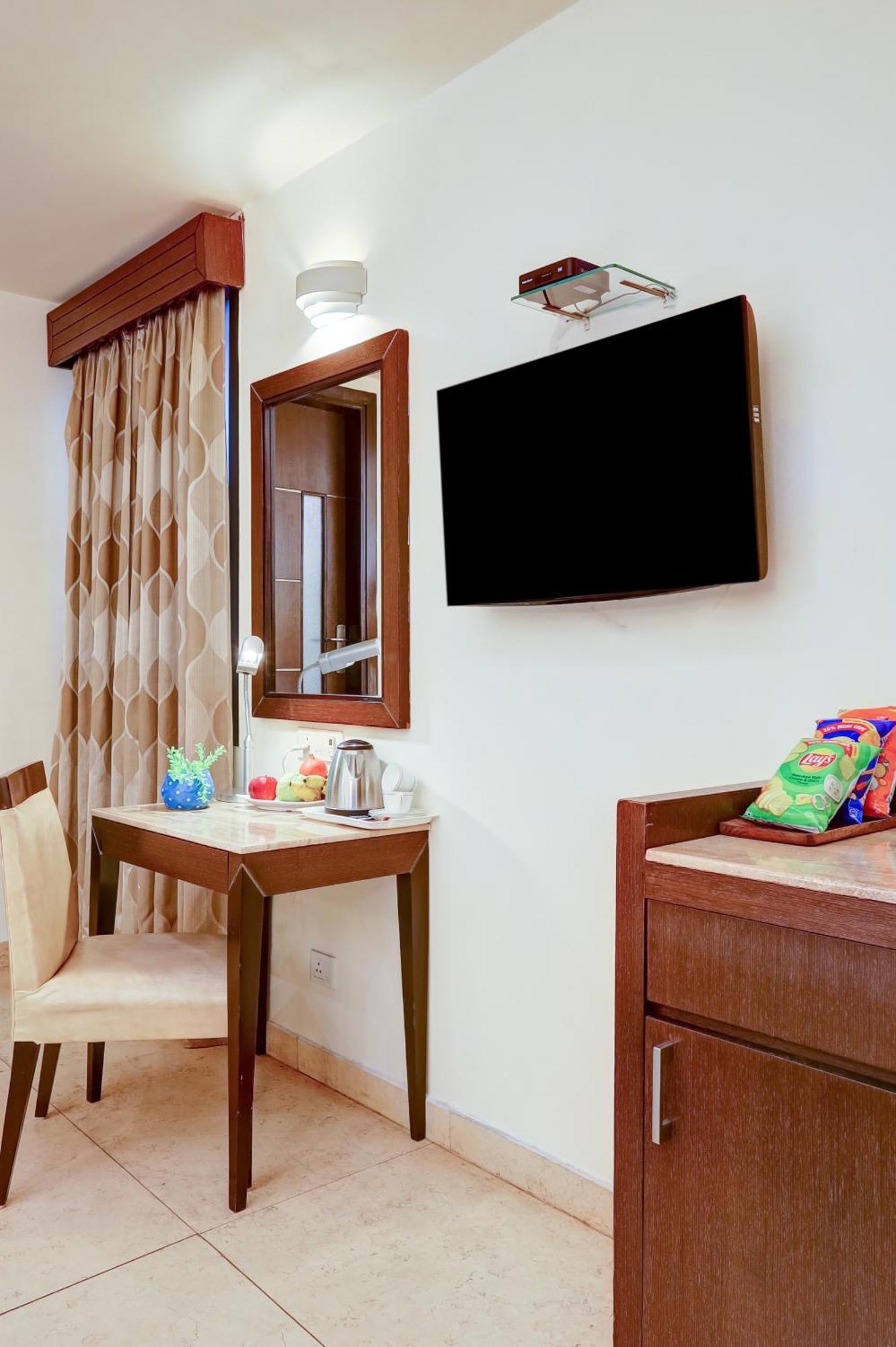 Metropolis Tourist At Near Ramakrishna Ashram Marg Metro Station Hotel