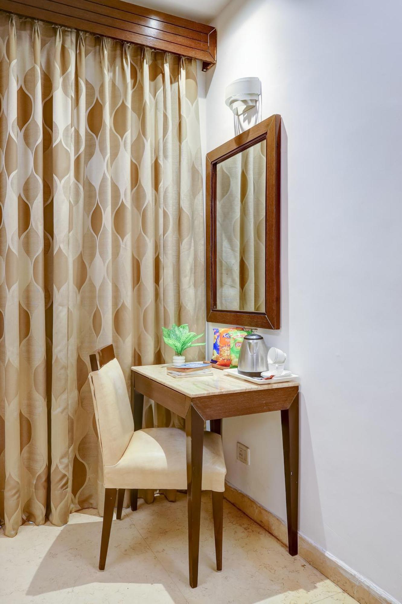 Hotel Metropolis Tourist At Near Ramakrishna Ashram Marg Metro Station