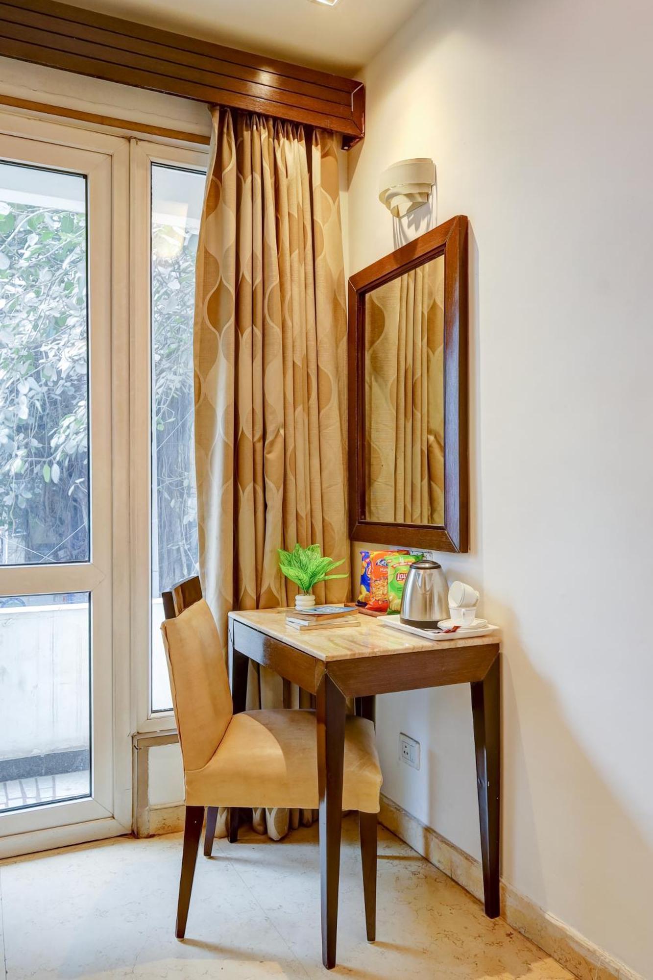 Hotel Metropolis Tourist At Near Ramakrishna Ashram Marg Metro Station 3*