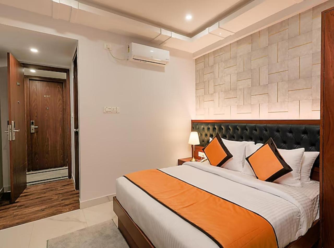 Hotel Vijaydeep Place Near Delhi Airport 3*