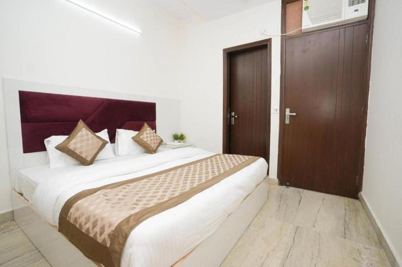 Hotel Diamond 10 Mints Walking From Nizamuddin Railway Station 3*