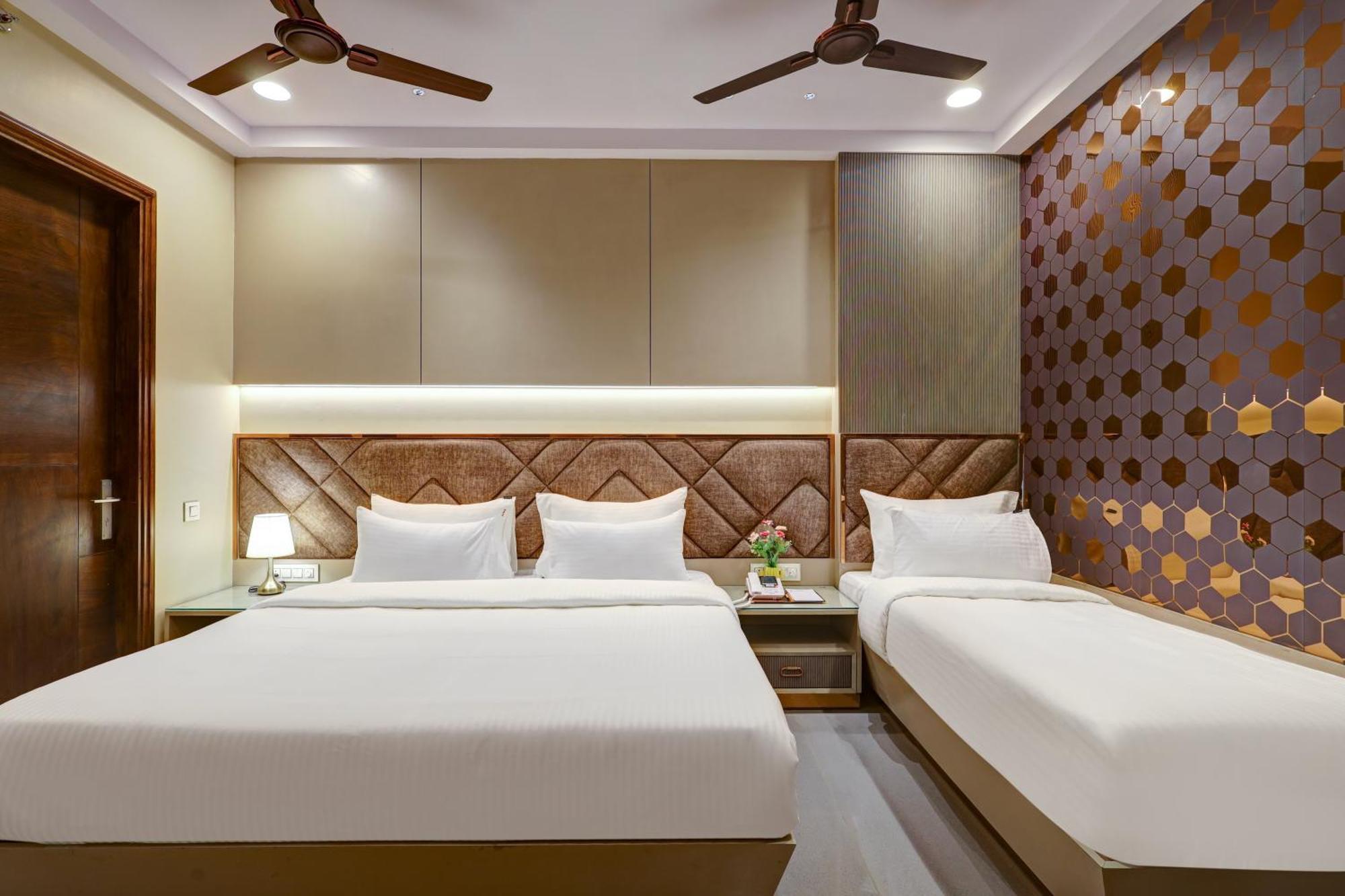 Hotel The Viking - Luxury Living Steps Away From New Delhi & Connaught Place 4*