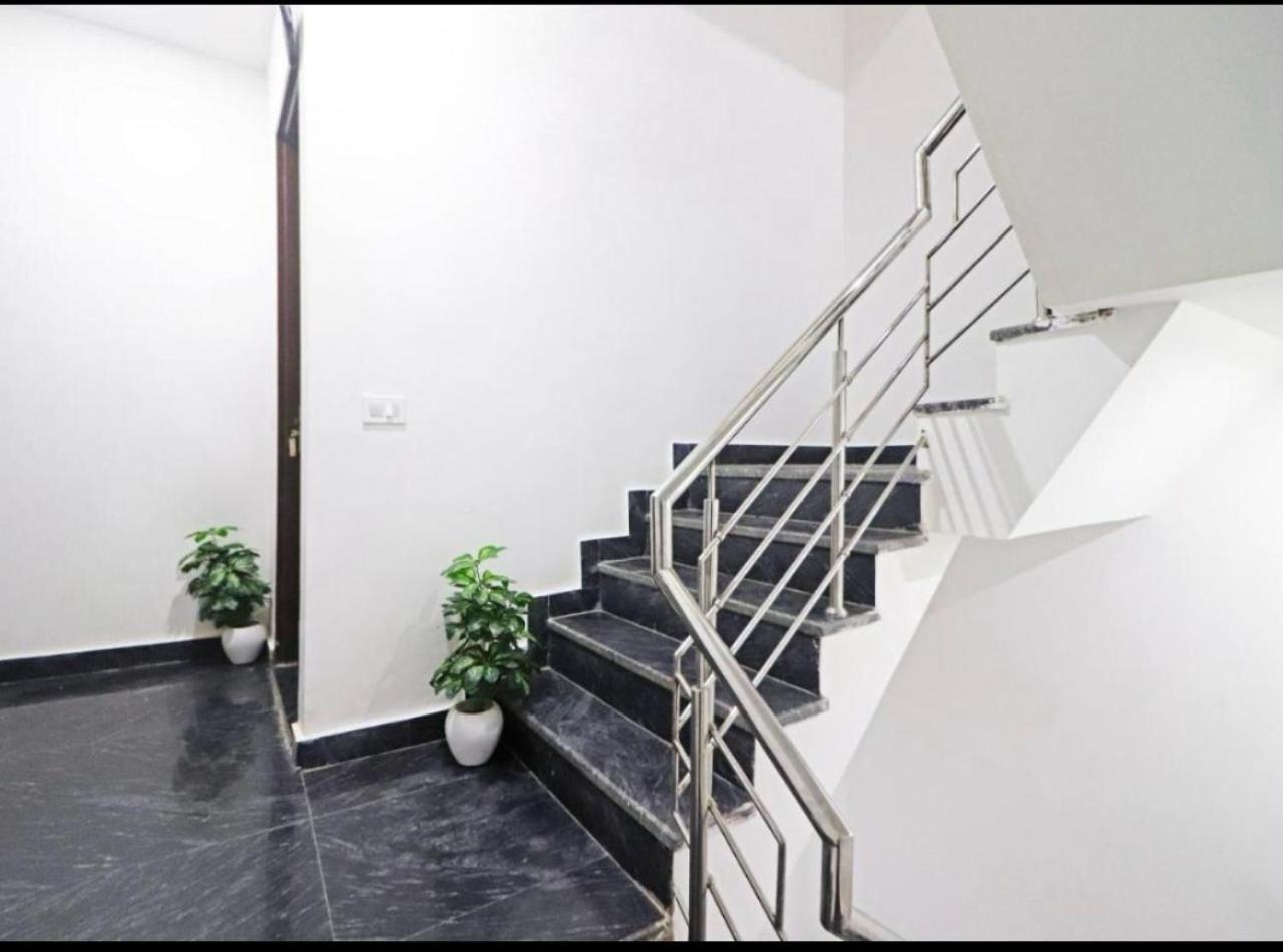 Vijaydeep Place Near Delhi Airport Hotel