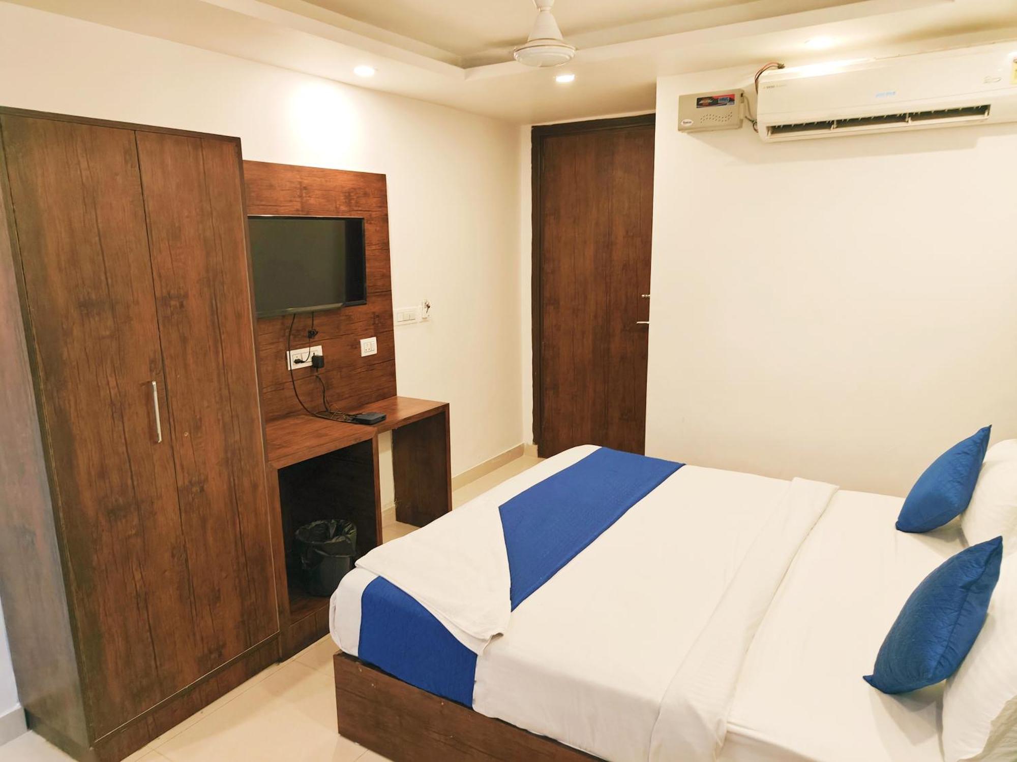 Krone A Family Near Igi Airport Delhi 4*