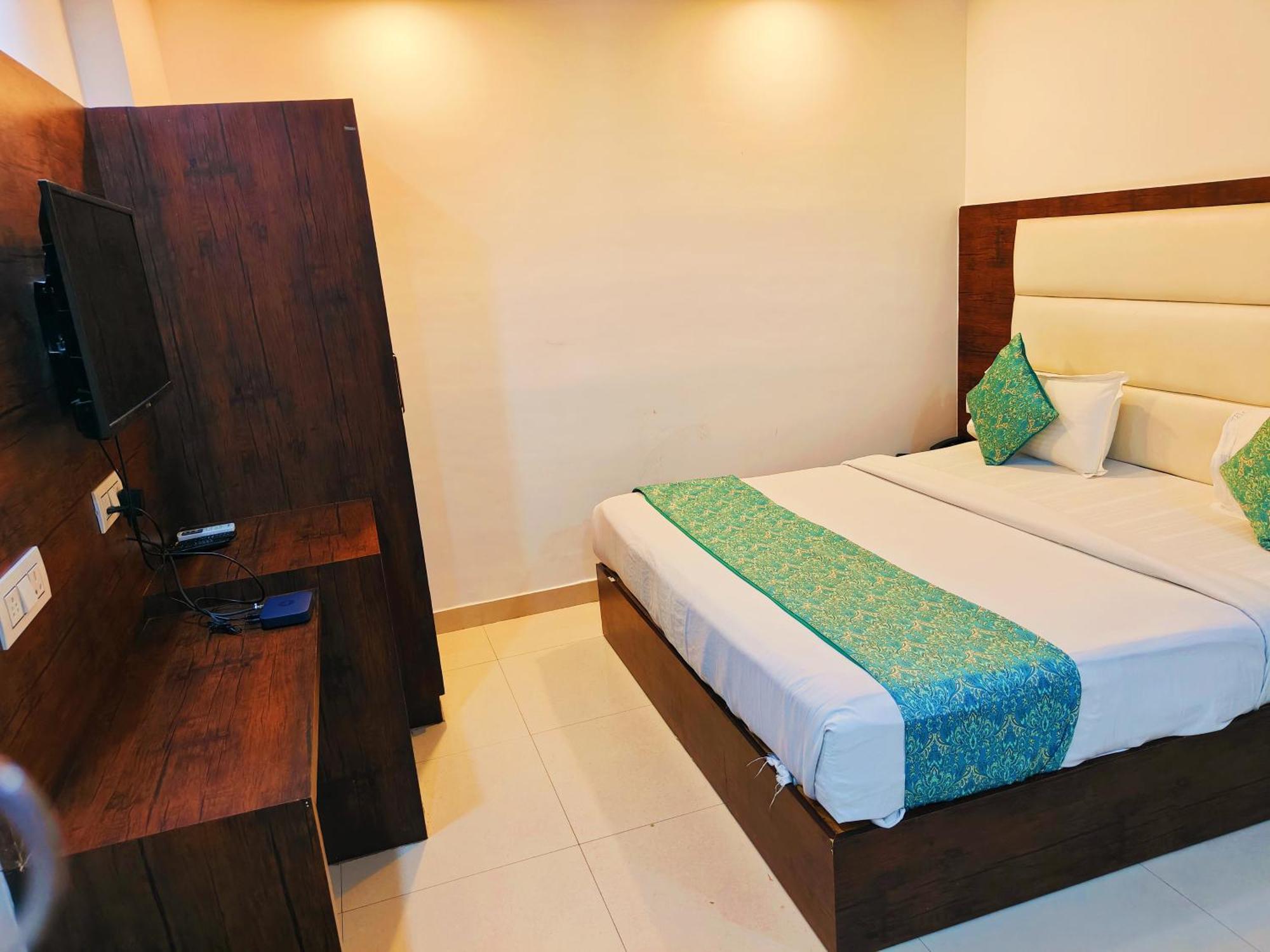 Hotel Krone A Family Near Igi Airport Delhi