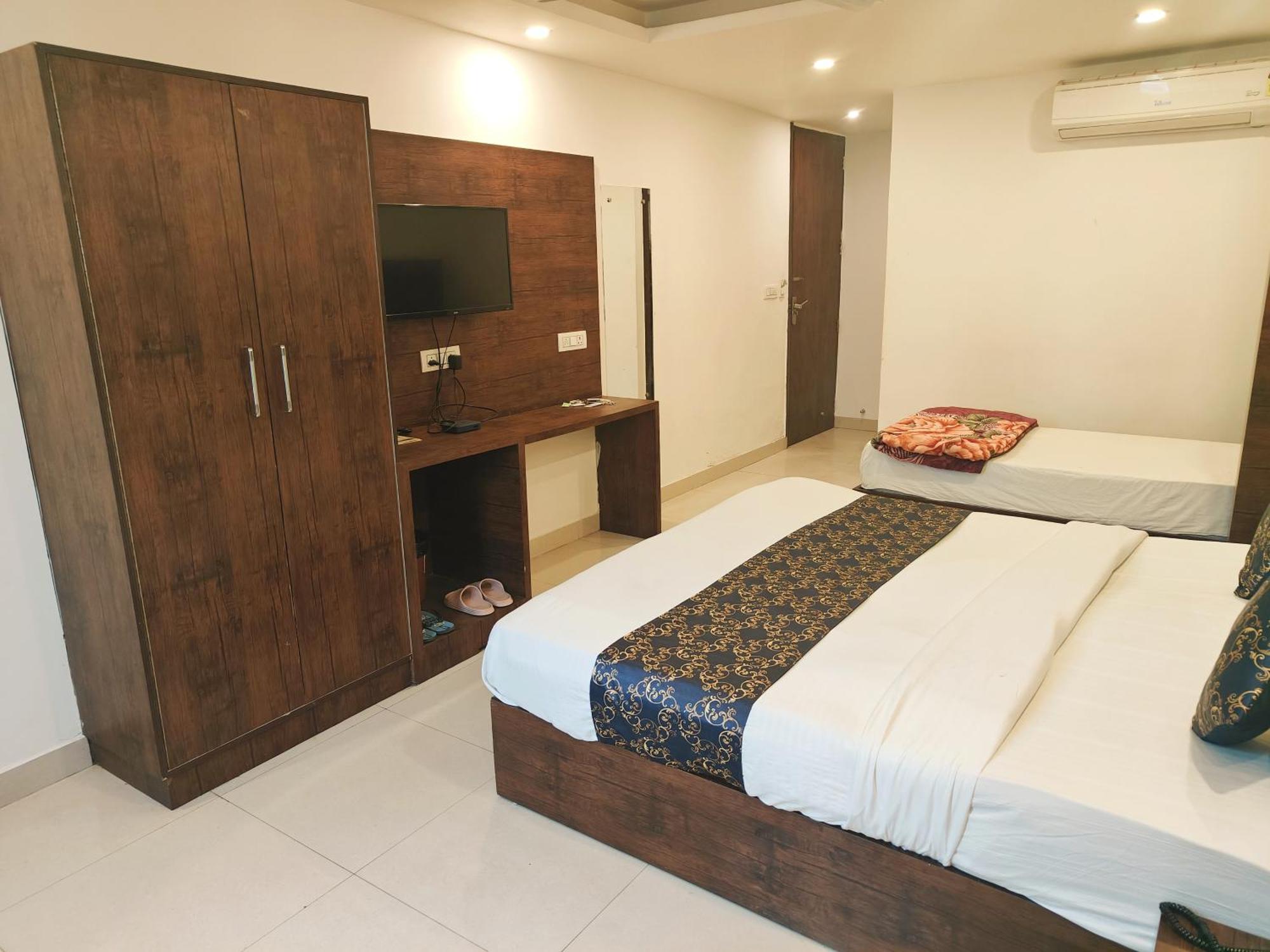 Hotel Krone A Family Near Igi Airport Delhi Nova Deli