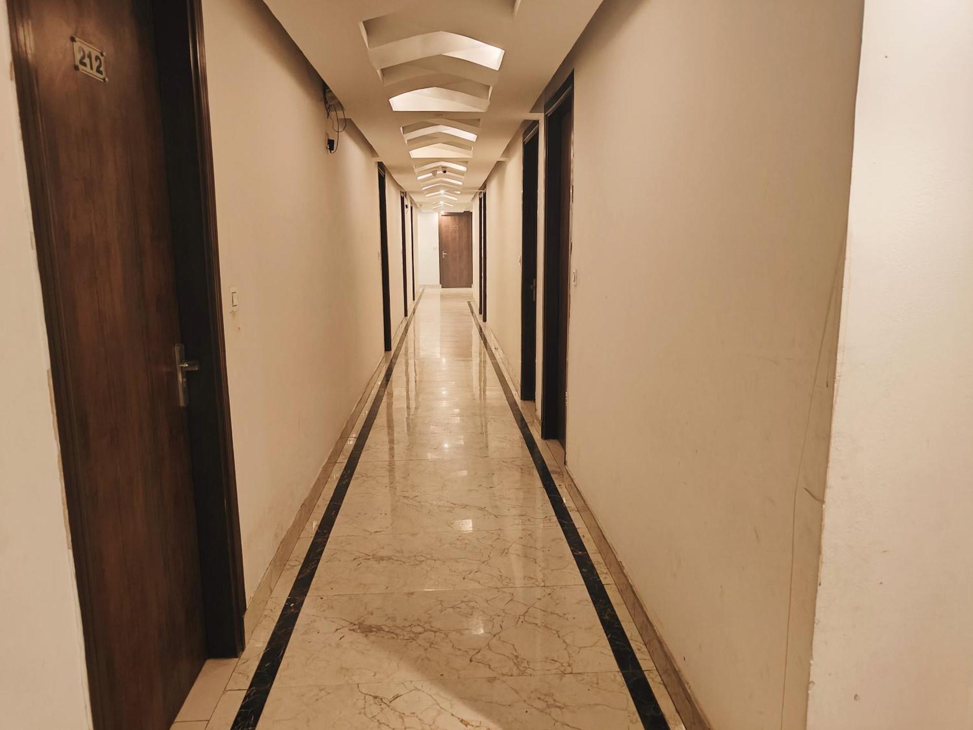 Tark A Family Near Igi Airport Delhi 4*